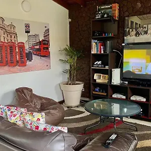 https://casa-en-frente-del-exito-de-laureles.colombiamedellinhotels.com