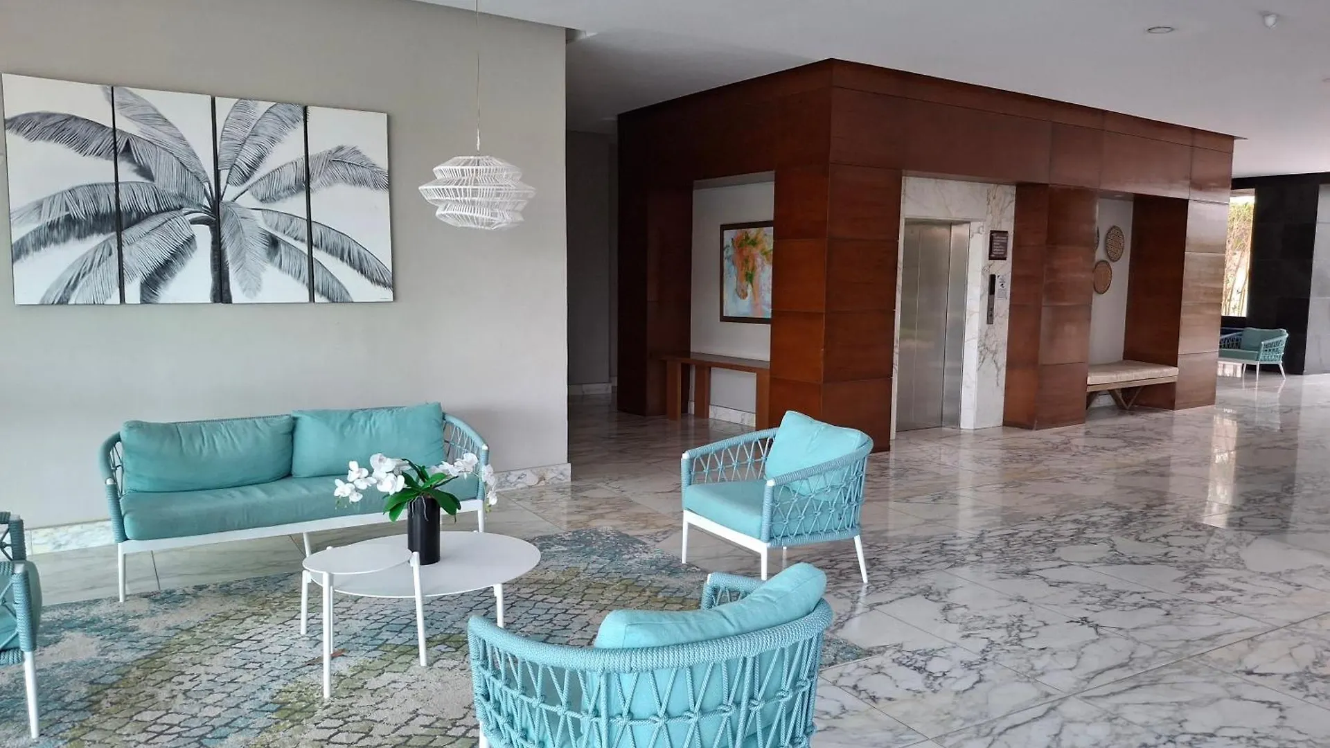 Cartagena Beach Condo - 1400 Sq. Ft.